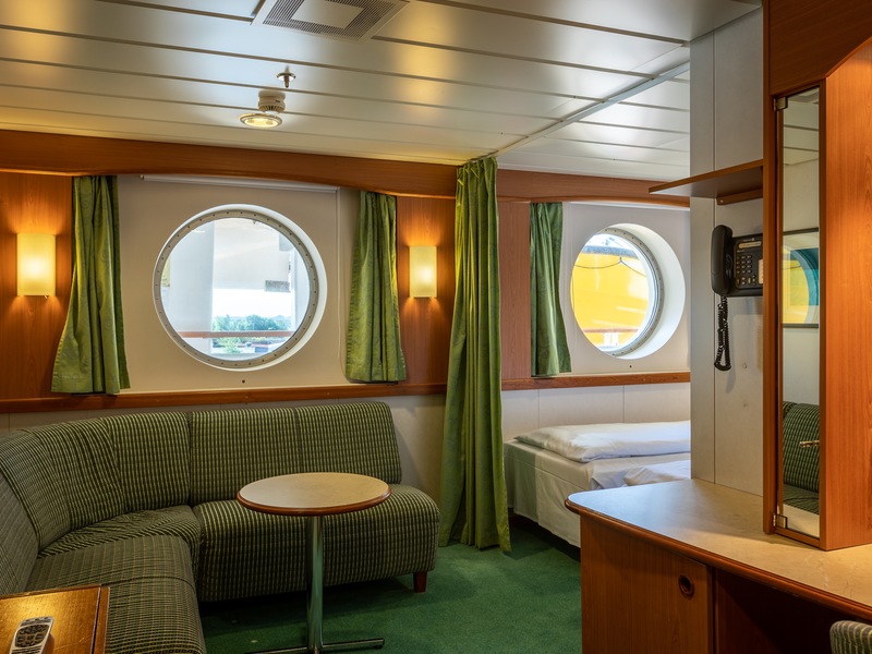 Arctic Superior | Large cabin on middle deck